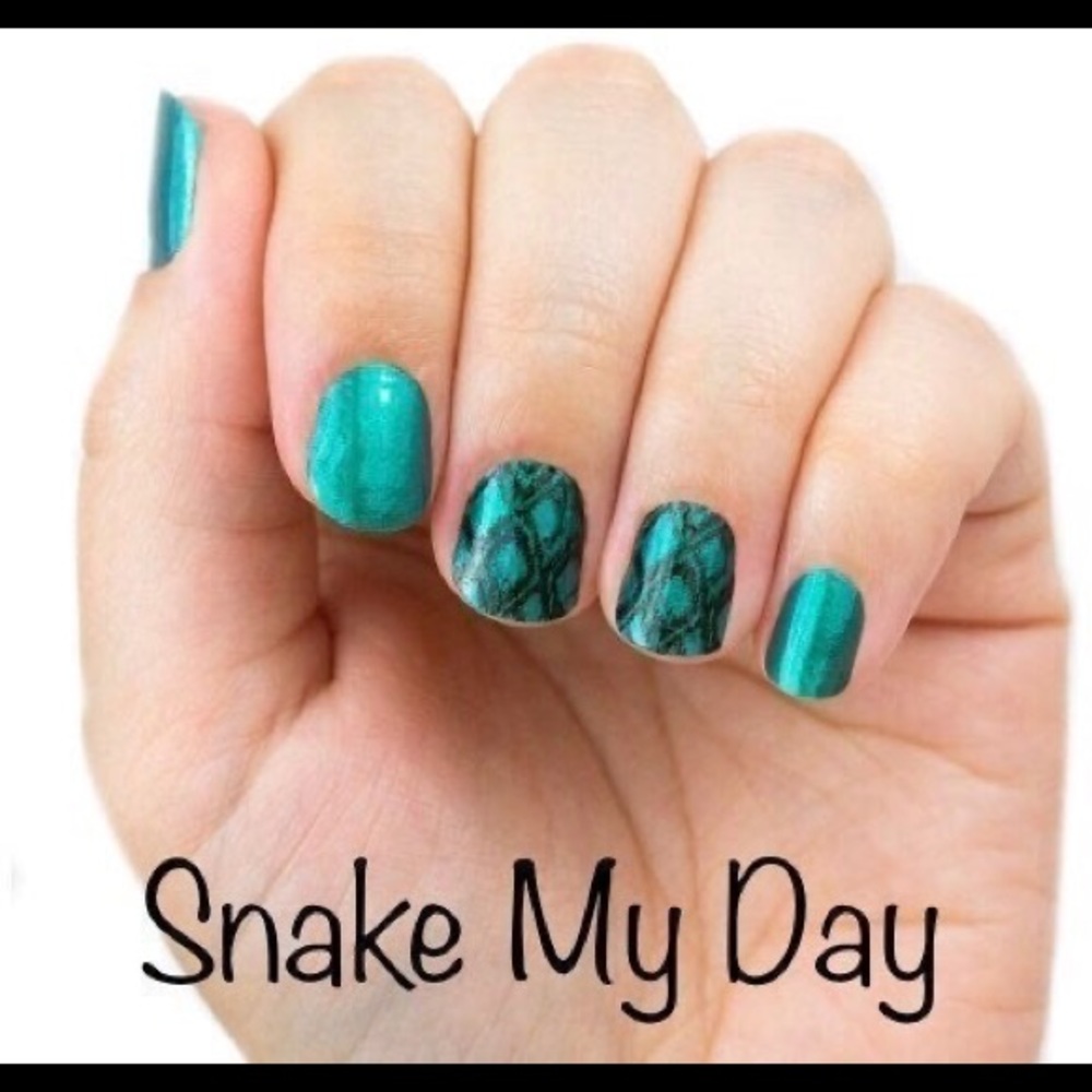 Color Street St. Patrick’s Day Nail Polish Snake My Day is color Retired!
